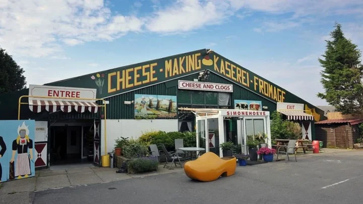 Xưởng sản xuất Guốc gỗ & Phô mai tại Hà Lan