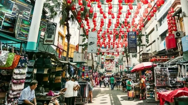 Mua sắm tại cửa hàng đặc sản địa phương