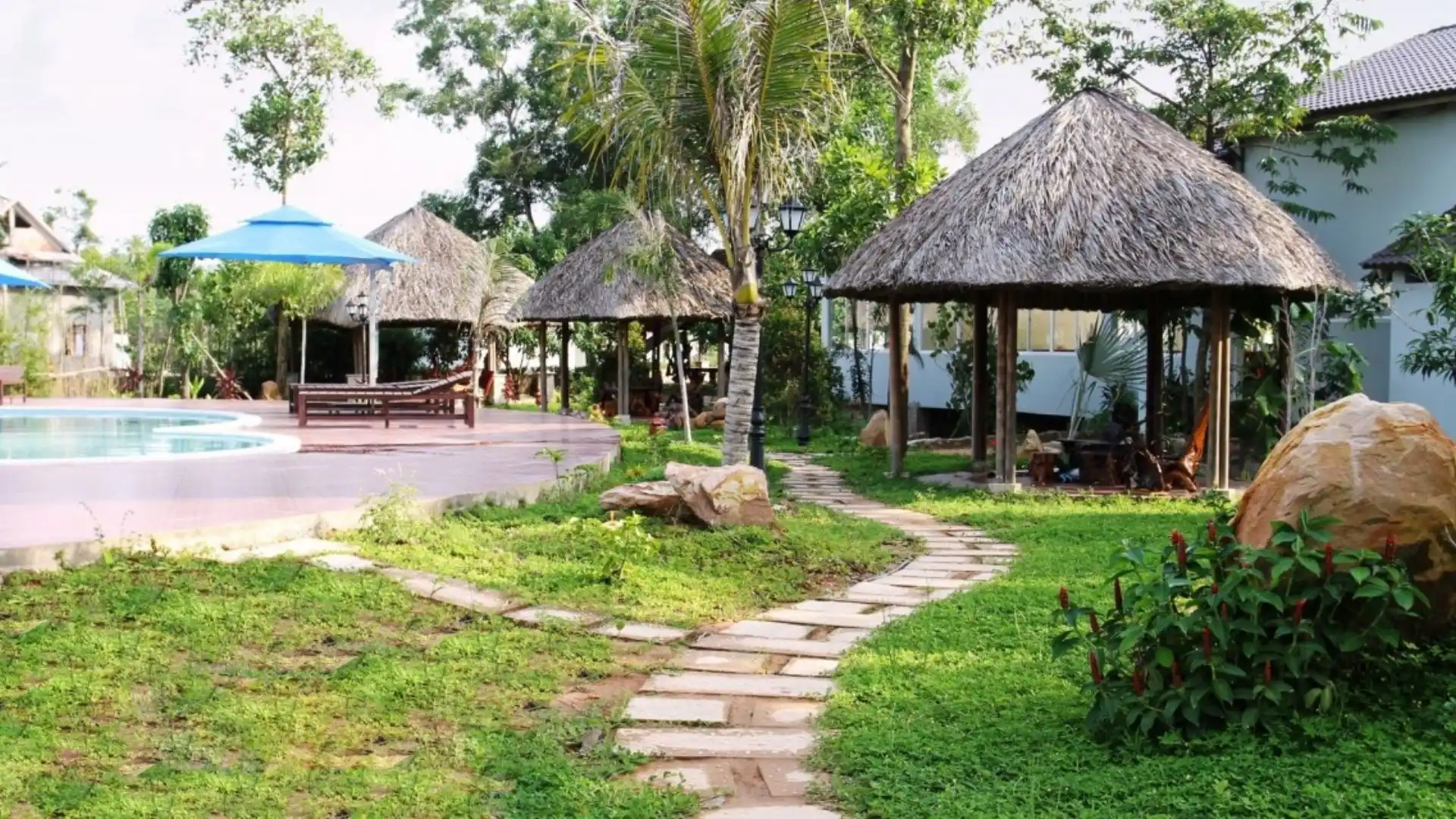 bai-sao-phu-quoc-nu-cuoi-me-kong-montana-resort