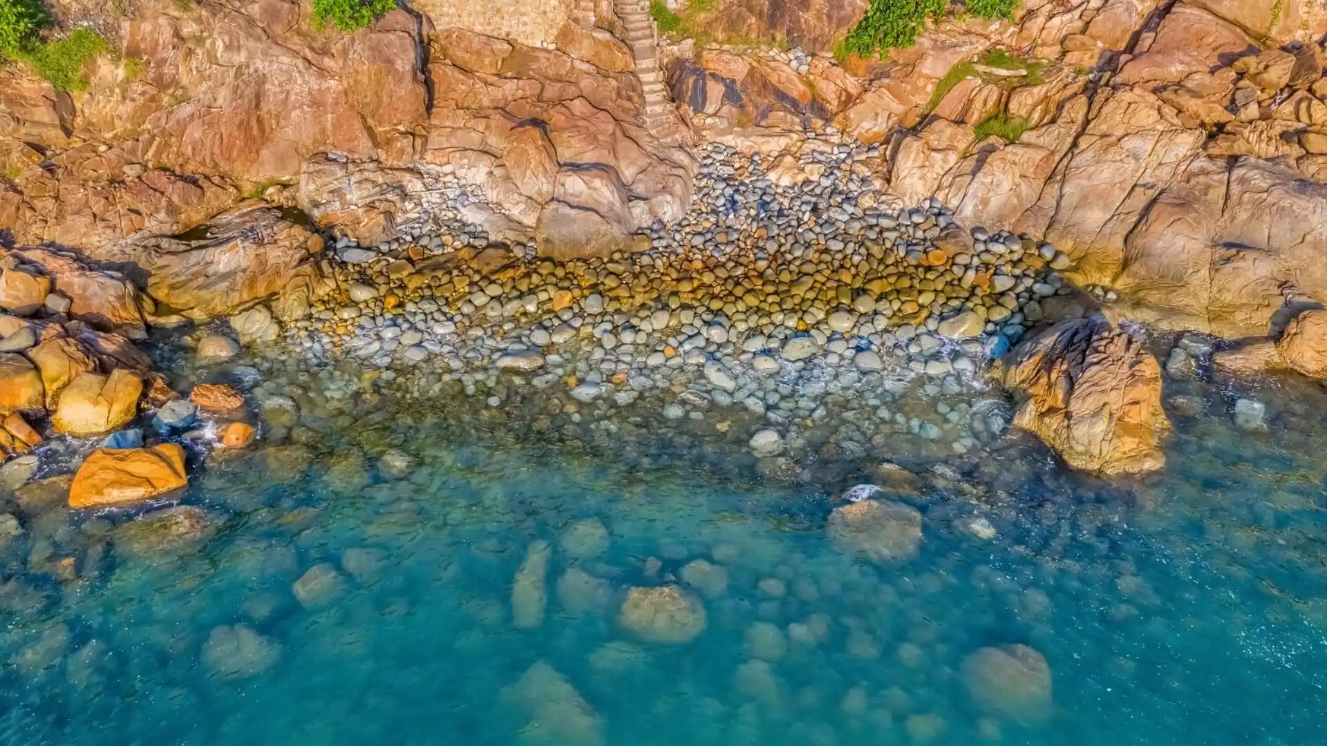 Bãi tắm Hoàng Hậu gắn với câu chuyện lịch sử