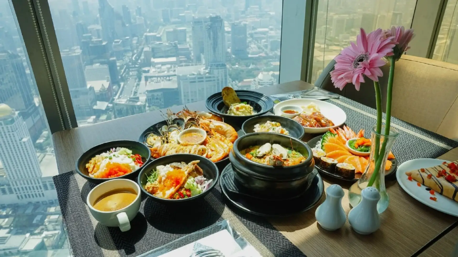 Nhà hàng xoay Baiyoke Sky – tour Bangkok Pattaya từ TPHCM