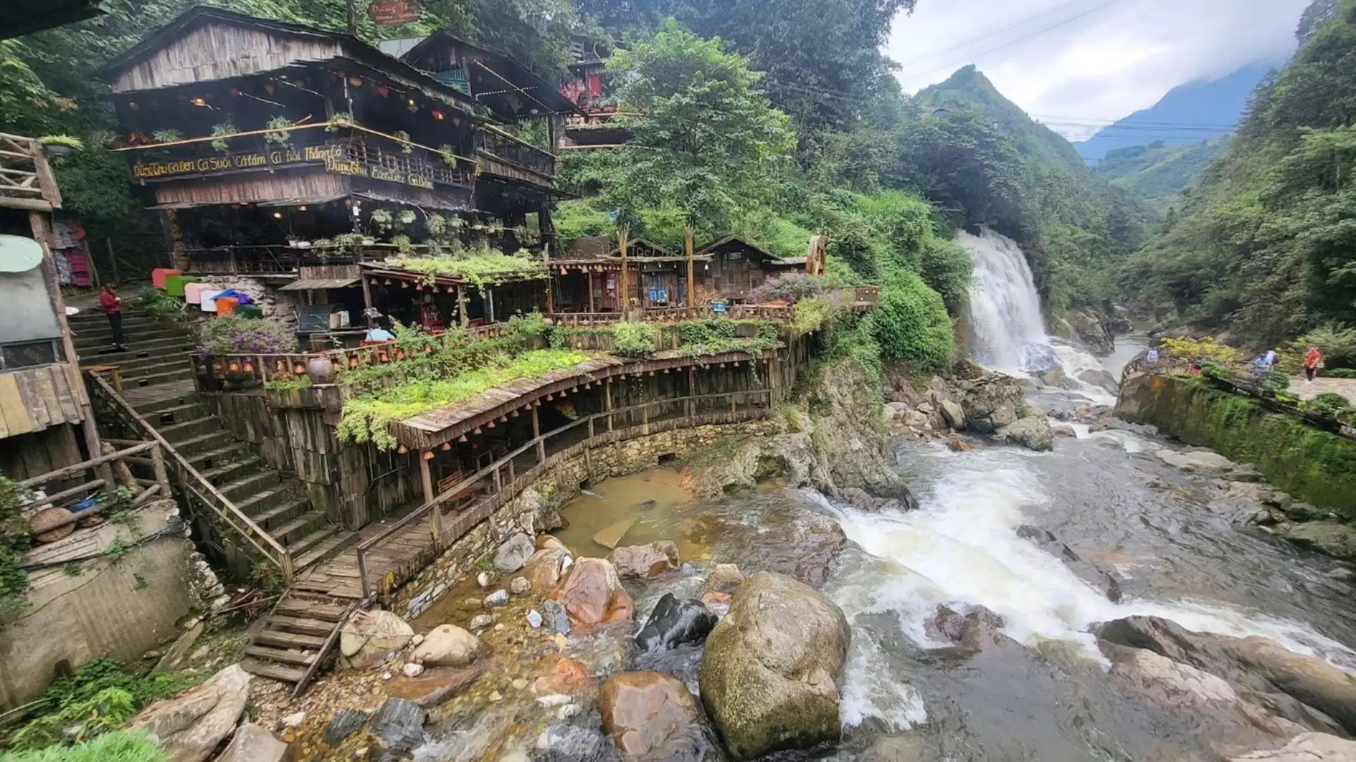 đẹp hoang sơ và văn hóa độc đáo của bản cát cát