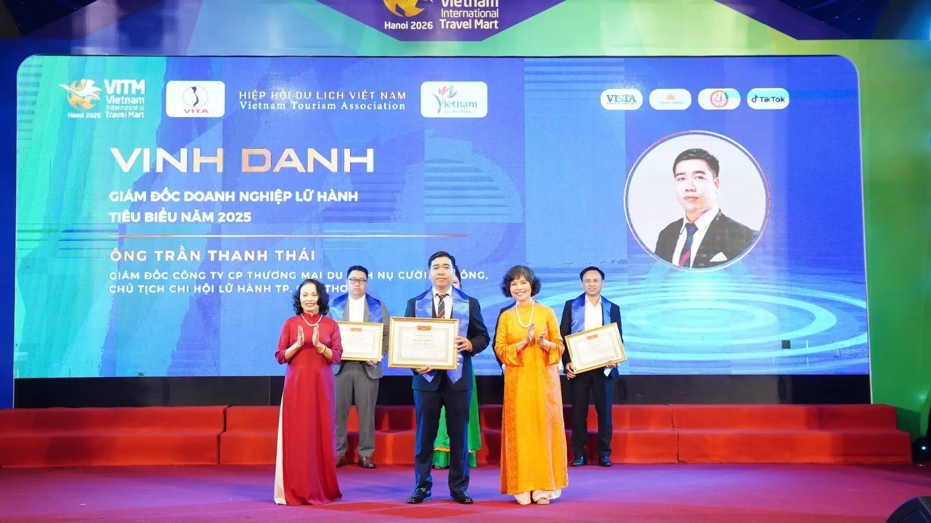 CEO Nụ cười Mê Kông nhận bằng khen Giám đốc lữ hành tiêu biểu 2025 tại lễ trao giải ngành du lịch