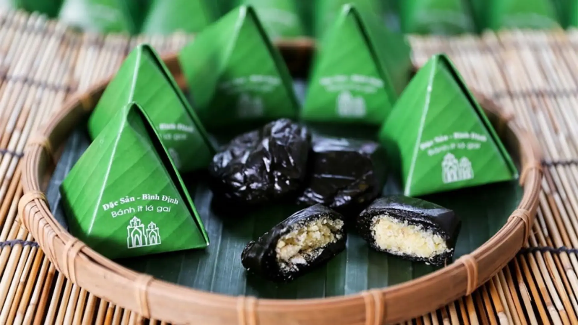 Bánh ít lá gai Bình Định ngập nhân dẻo ngon