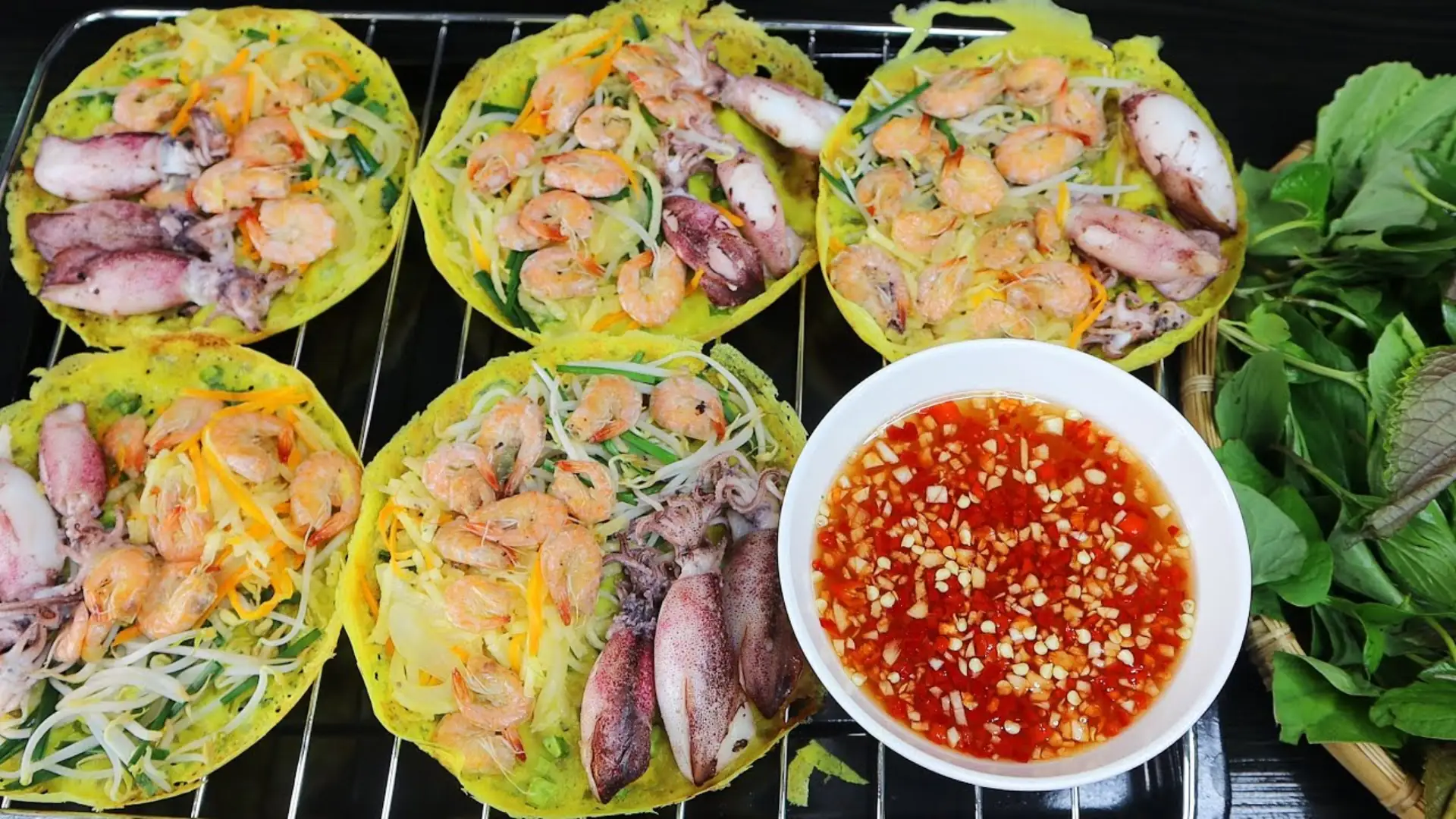 Bánh xèo mực sữa tại Bãi Xếp Quy Nhơn