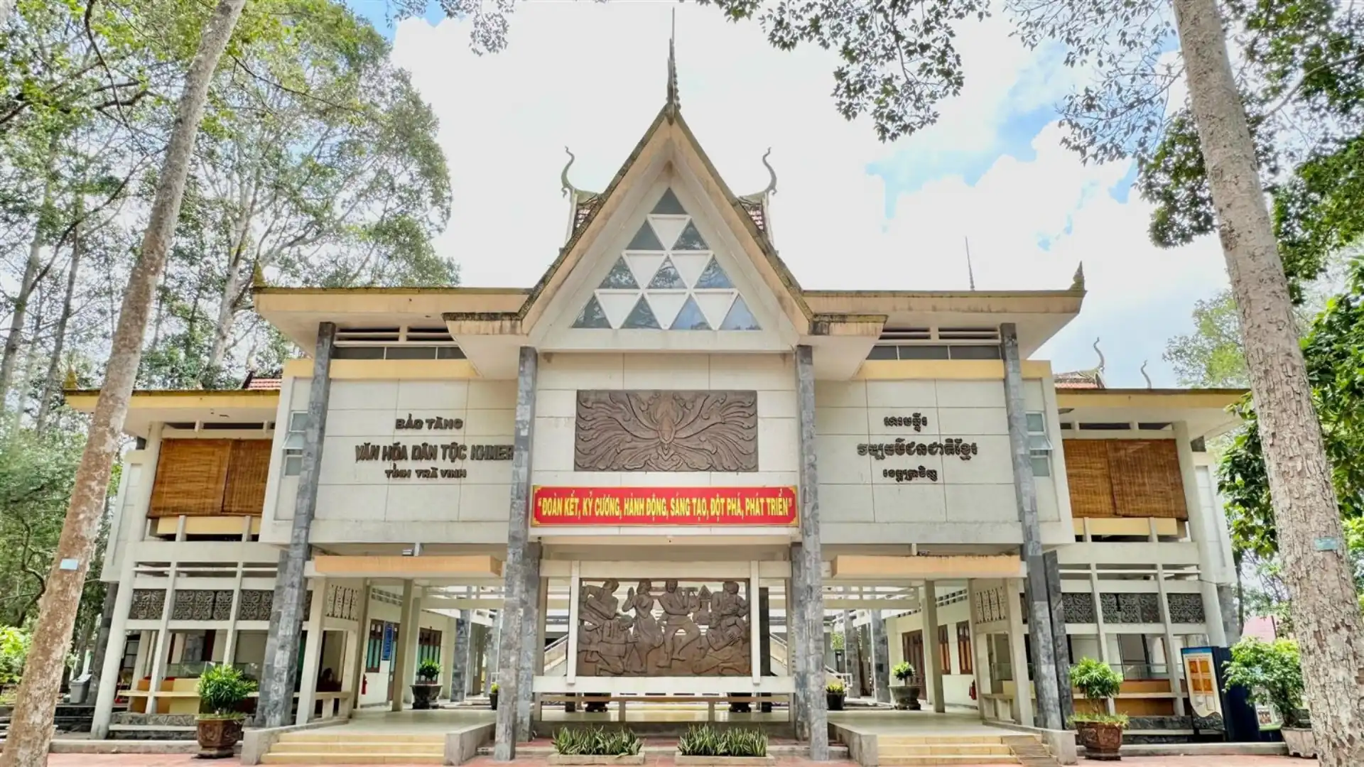 Bảo tàng Khmer Sóc Trăng – nơi lưu giữ giá trị văn hóa khi du lịch Sóc Trăng