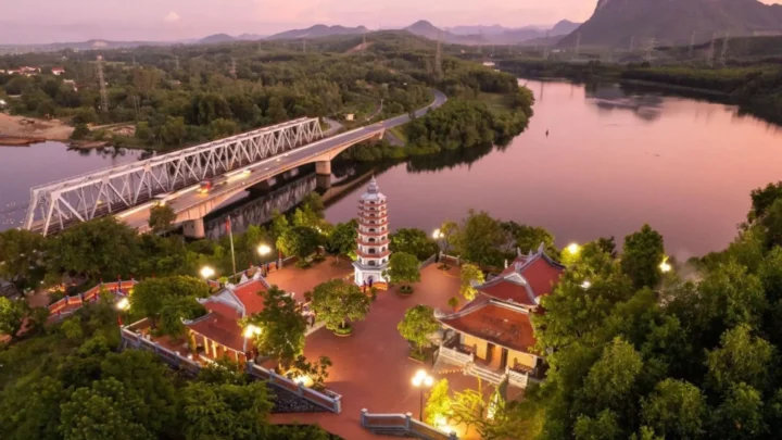 Bến phà Long Đại, tour Hang Chà Lòi, lịch sử.