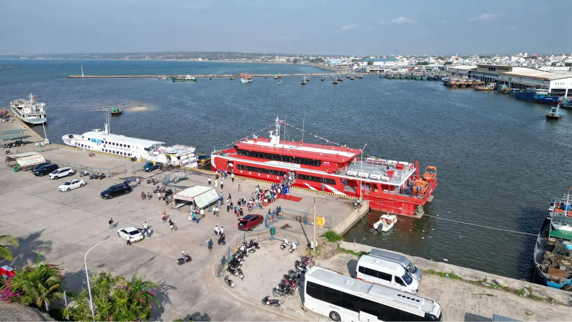 Bến tàu Phan Thiết sở hữu bãi đậu xe rộng lớn