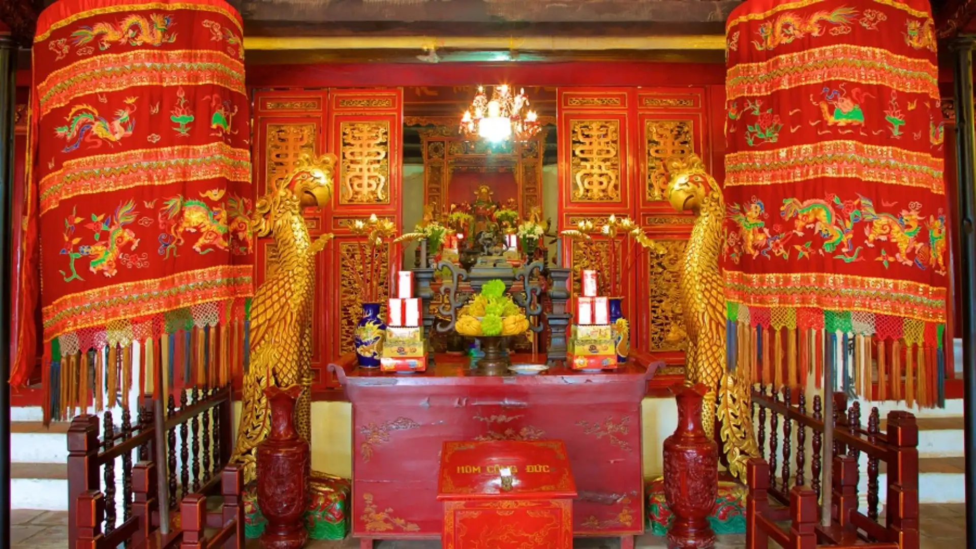 Nội điện đền Ngọc Sơn