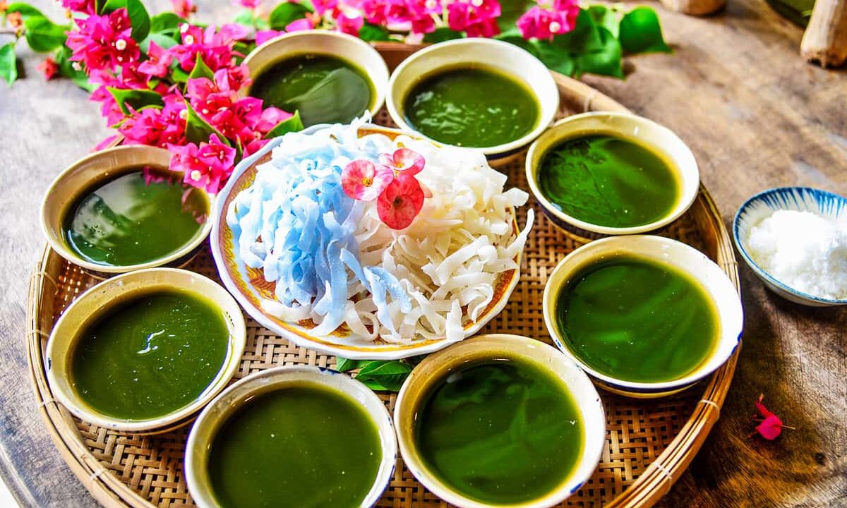 Bep Xua NamBánh mứt Cồn Chim được trang trí đẹp mắt Bo Con Chim