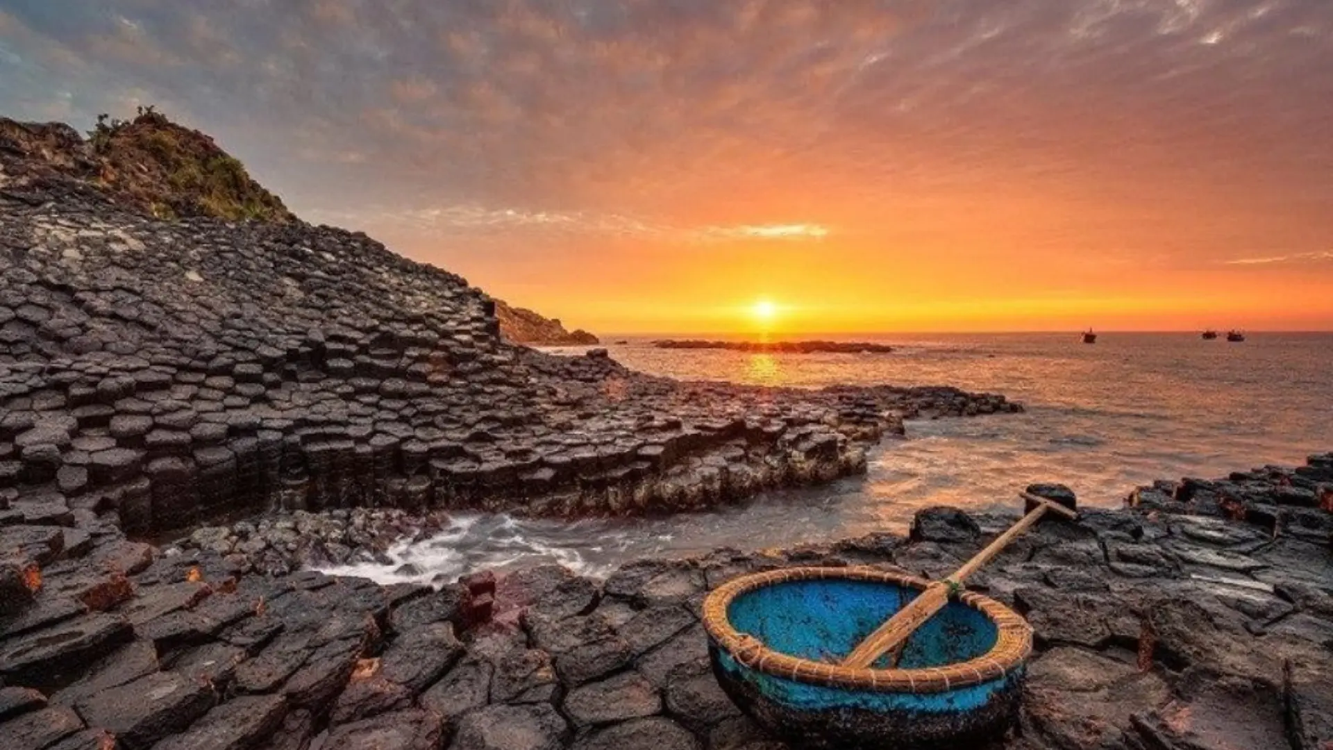 Bình minh tại Ghềnh Đá Đĩa