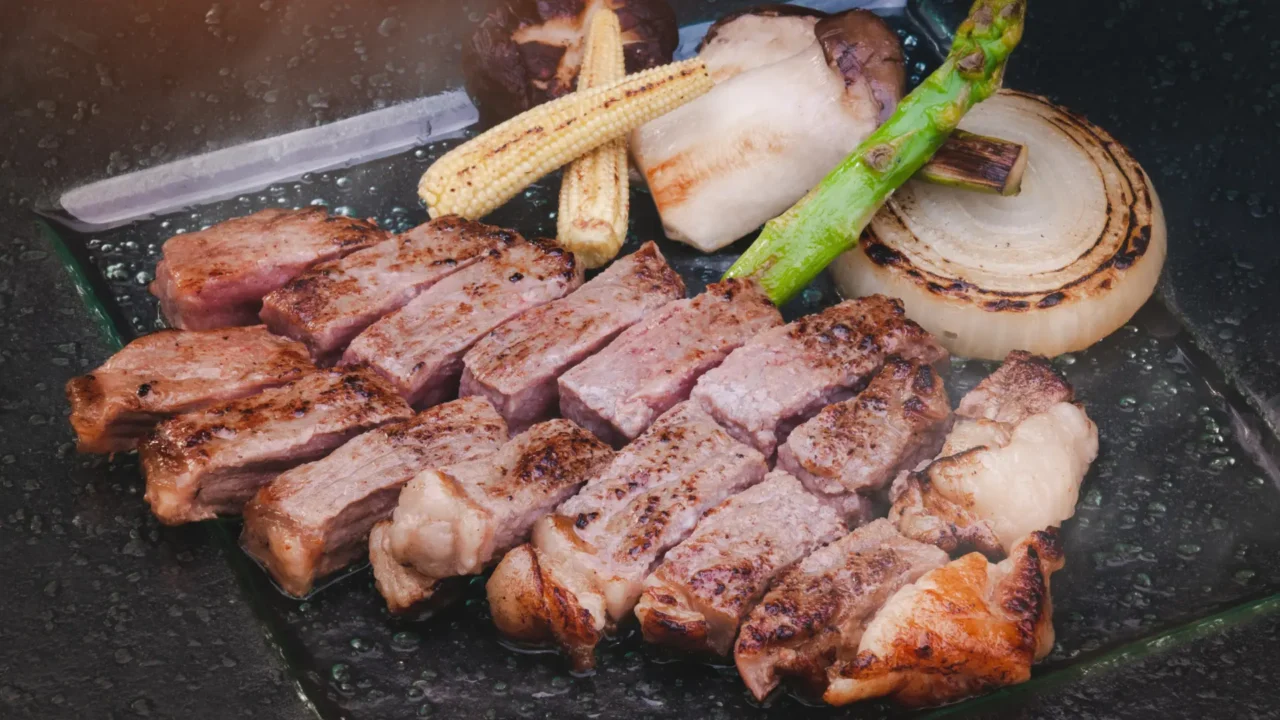 Thưởng thức bò Wagyu Teppanyaki trong tour Tokyo Fuji 6N5Đ