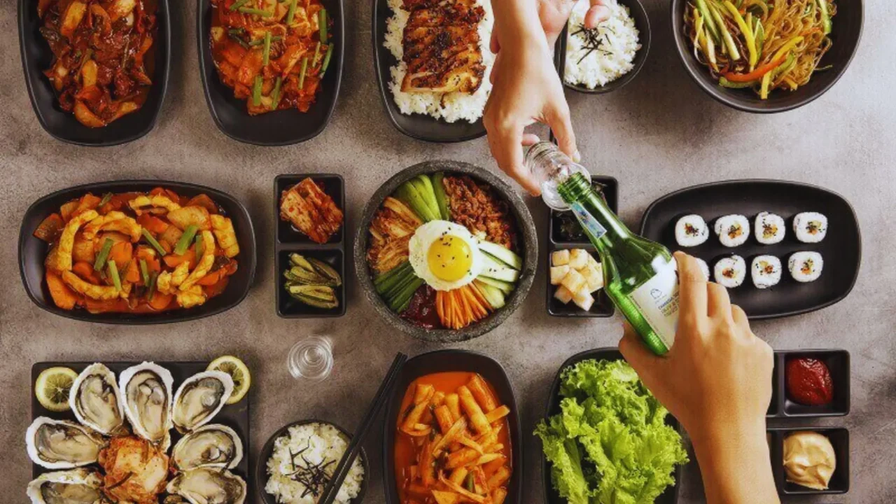 Bữa tối Hàn Quốc truyền thống được bày biện hấp dẫn