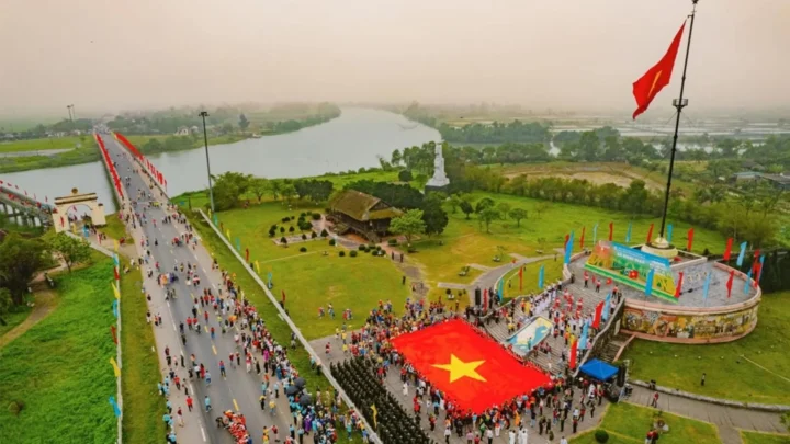 Cầu Hiền Lương, sông Bến Hải, vĩ tuyến 17, Tour DMZ