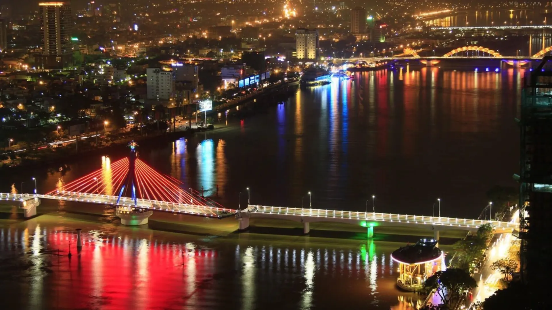 Đến cầu Sông Hàn đừng bỏ qua cảnh chiếc cầu này xoay vào nửa đêm nhé