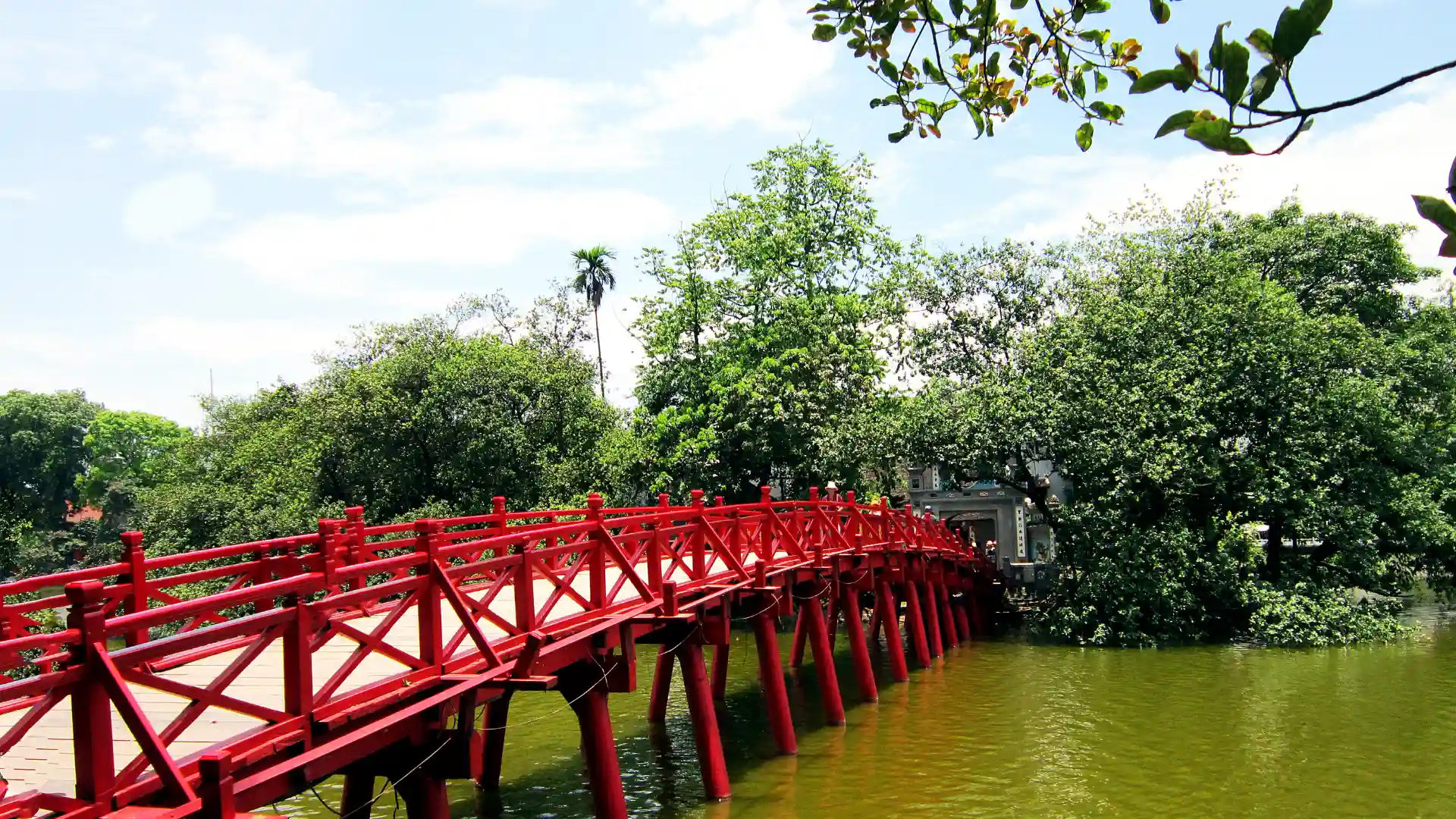 Cầu Thê Húc đền Ngọc Sơn