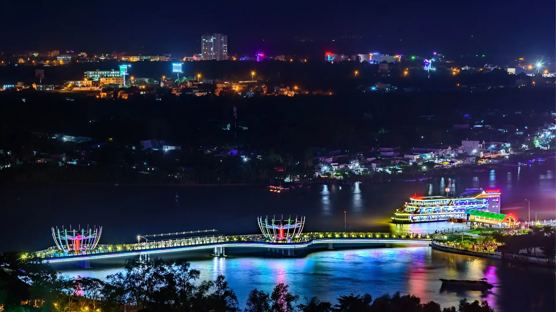 Cảnh quang bến Ninh Kiều