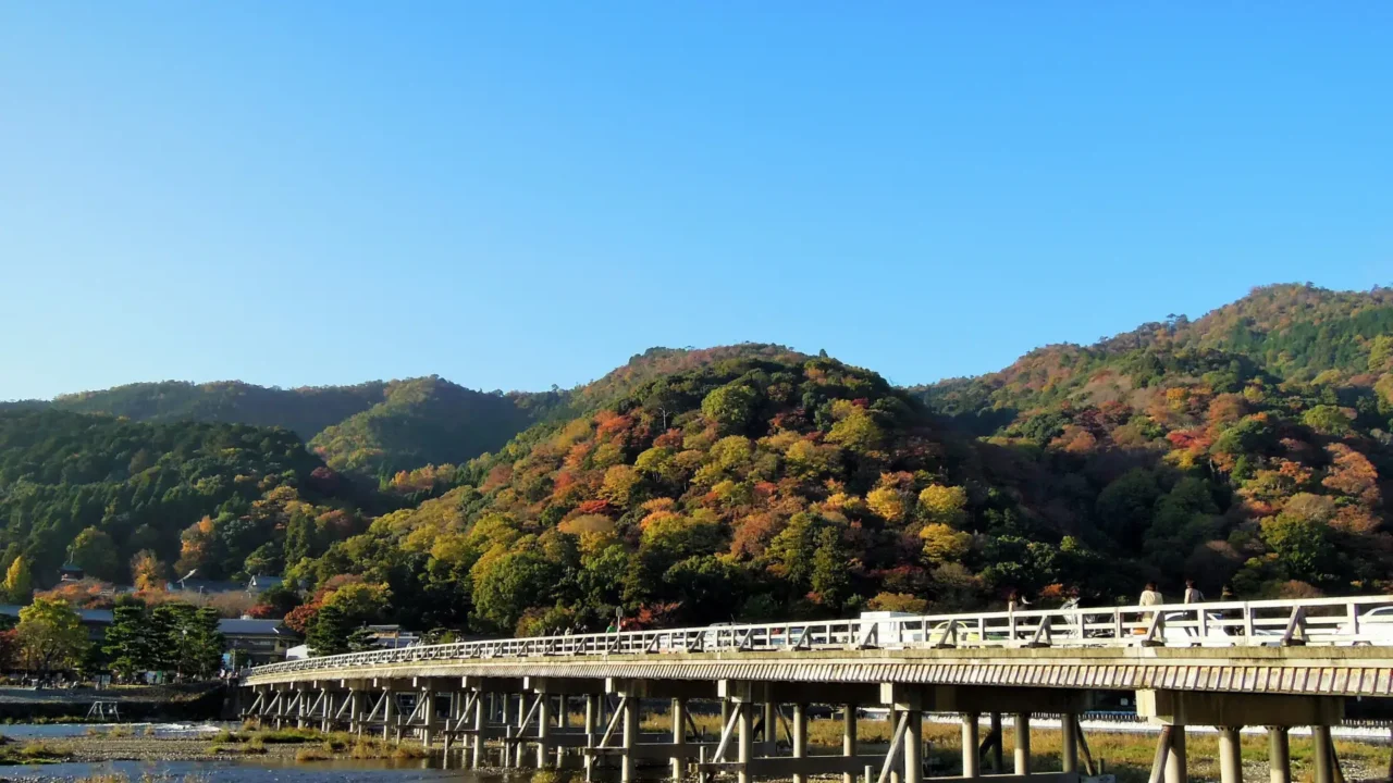 Ngắm cầu Togetsukyo cổ kính nổi tiếng tại Kyoto trong tour Tokyo Fuji 6N5Đ