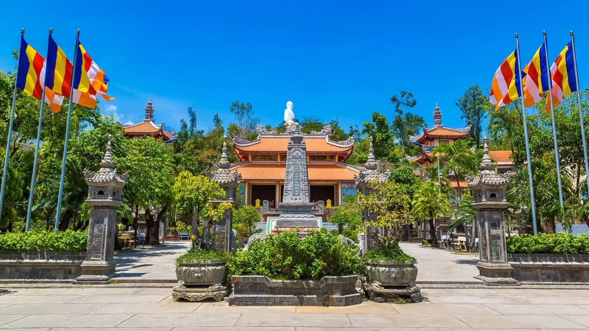 Chánh điện Chùa Long Sơn