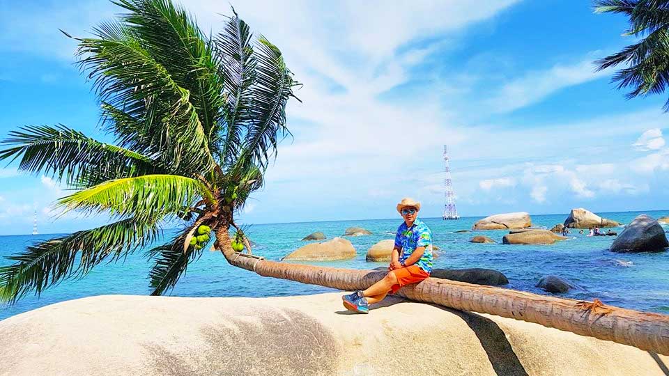 Check-in cây dừa "cô đơn" nổi tiếng tại Hòn Sơn
