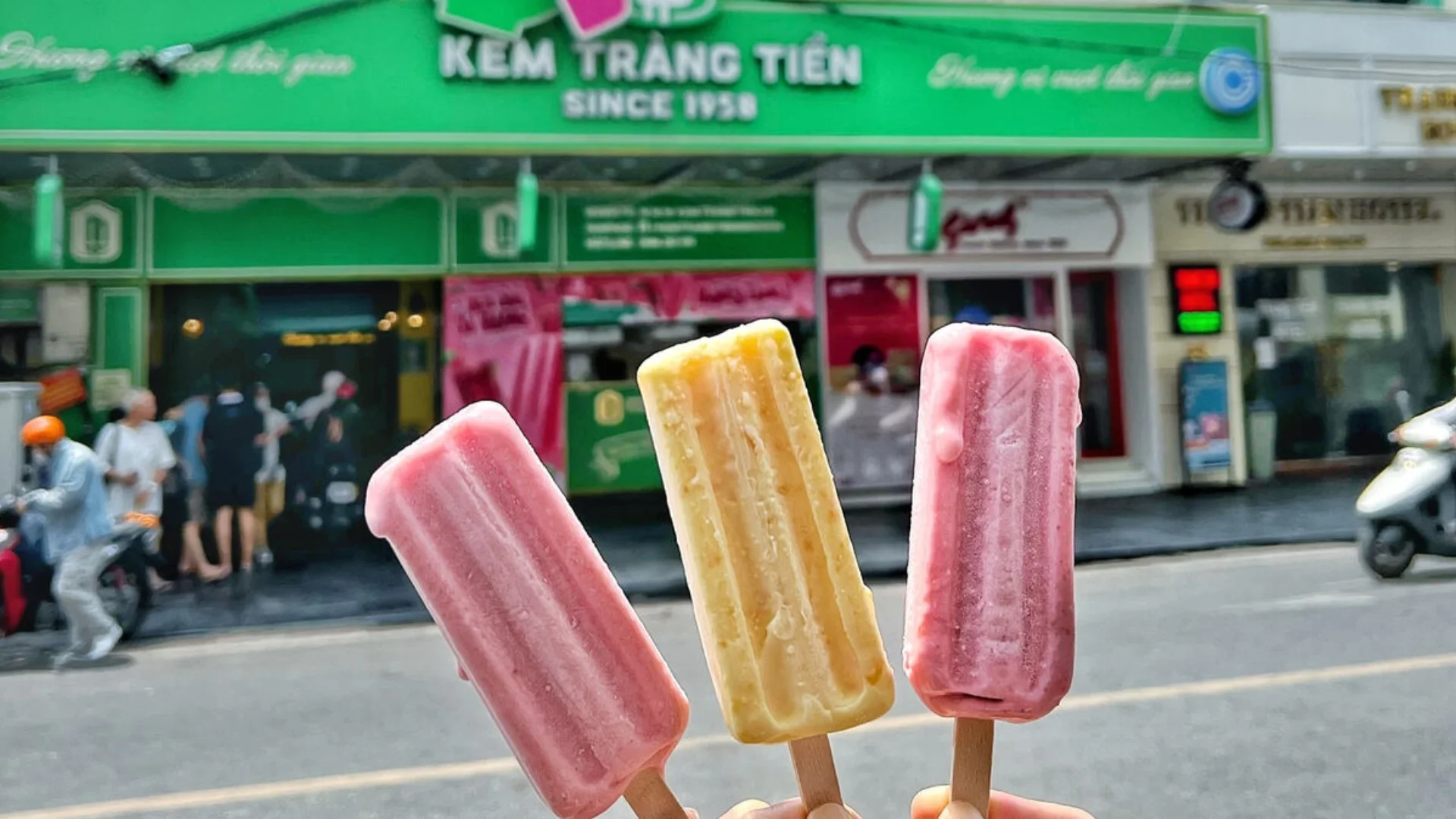 Kem Tràng Tiền là một thức quà vặt "nổi tiếng" của thủ đô