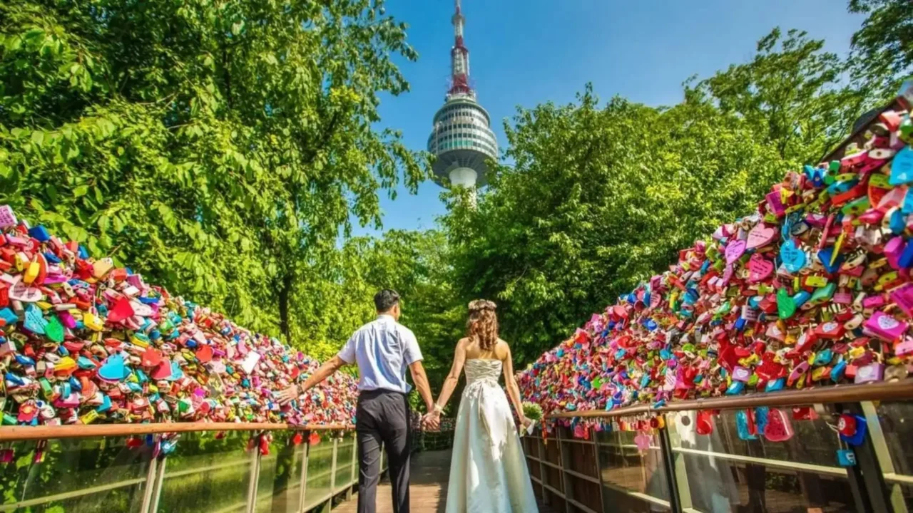 Tháp N Seoul – điểm hẹn lãng mạn và nơi ngắm nhìn toàn cảnh thủ đô từ trên cao