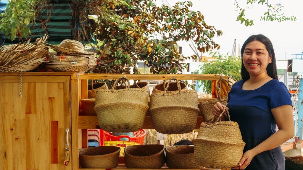 Chị Lê Thị Bé Bảy - Chủ dự án người dân Cồn Sơn hạn chế sử dụng túi nilon