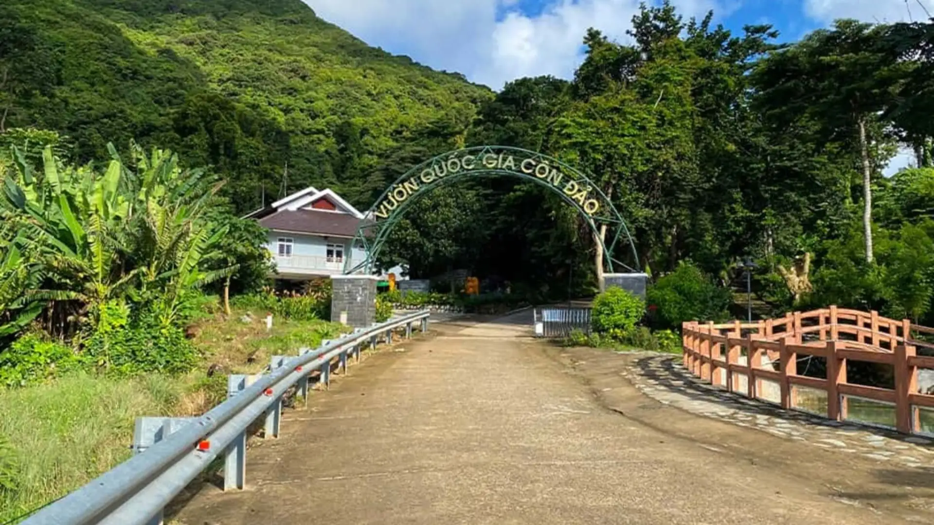 chi-phi-du-lich-con-dao-nu-cuoi-me-kong-vuon-quoc-gia-con-dao