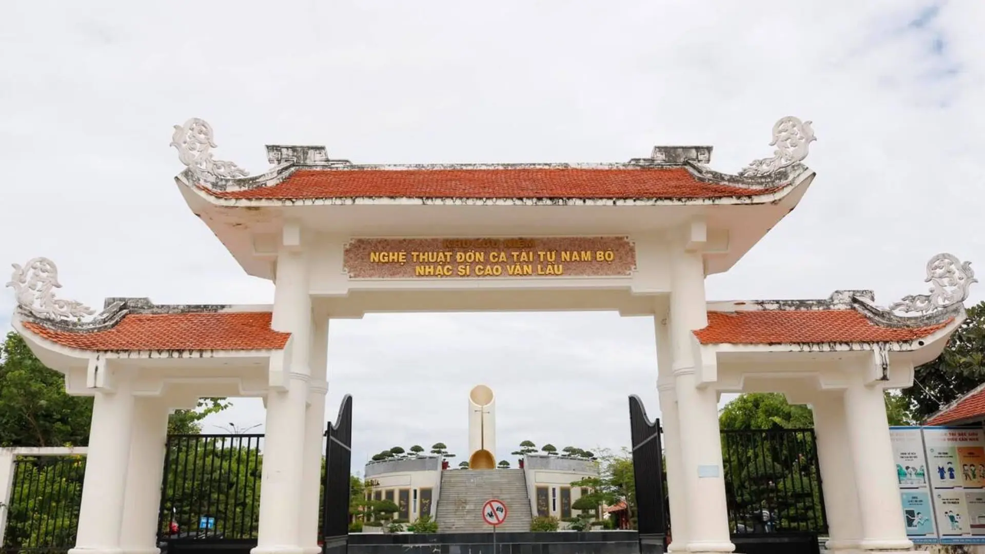 Chiêm ngưỡng vẻ đẹp kiến trúc khu tưởng niệm nhạc sĩ Cao Văn Lầu