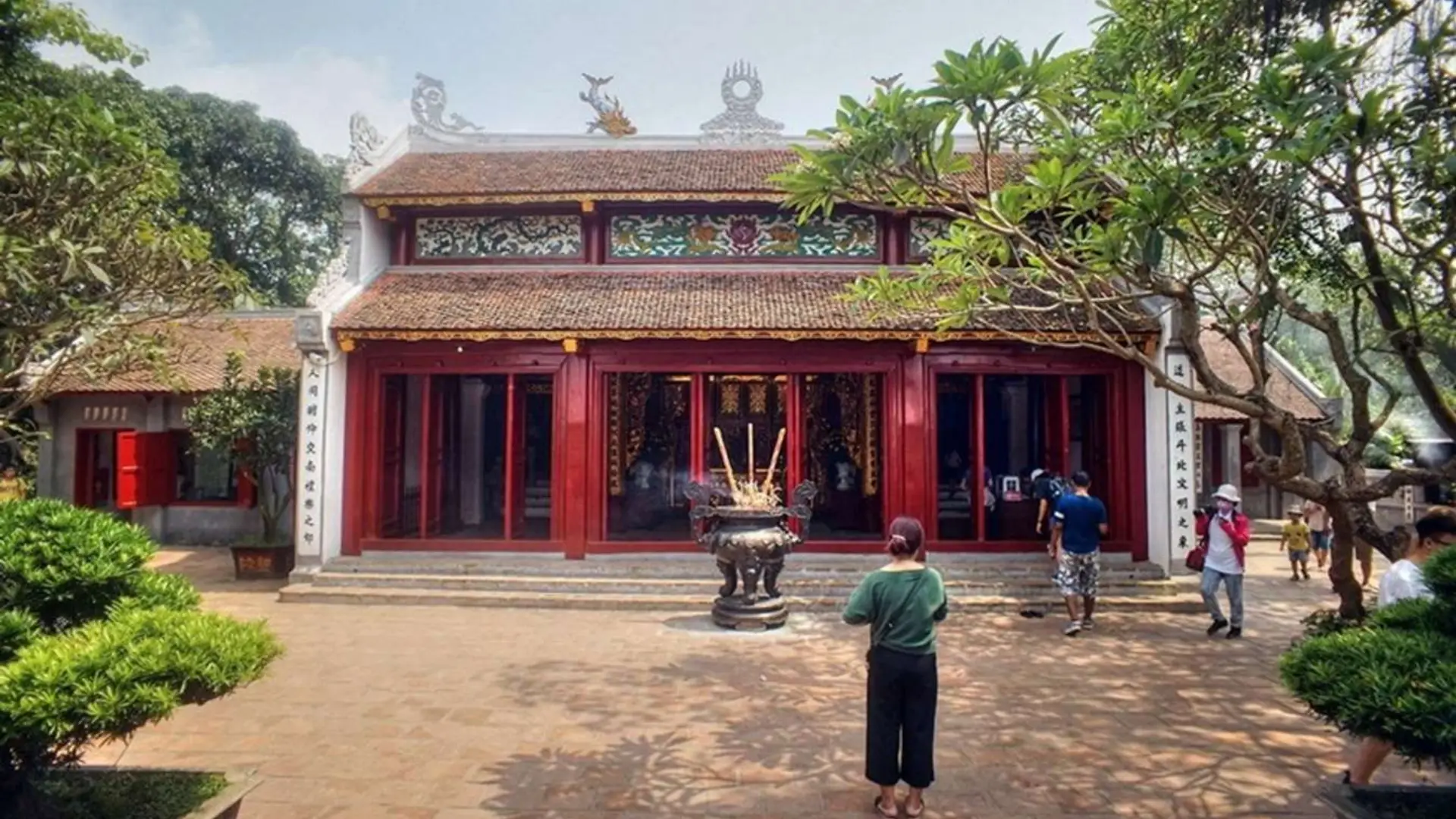 Khu chính điện đền Ngọc Sơn