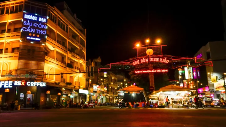 Chợ đêm Ninh Kiều
