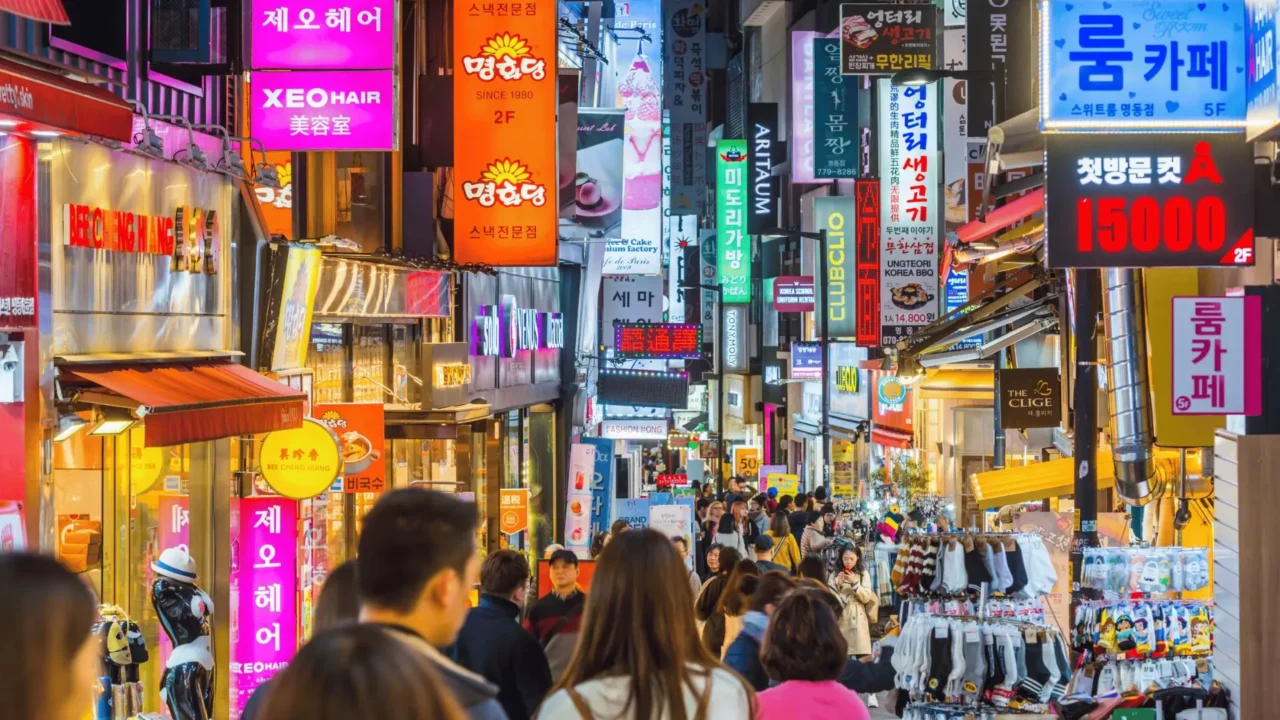 Chợ Myeongdong – thiên đường mua sắm và ẩm thực đường phố