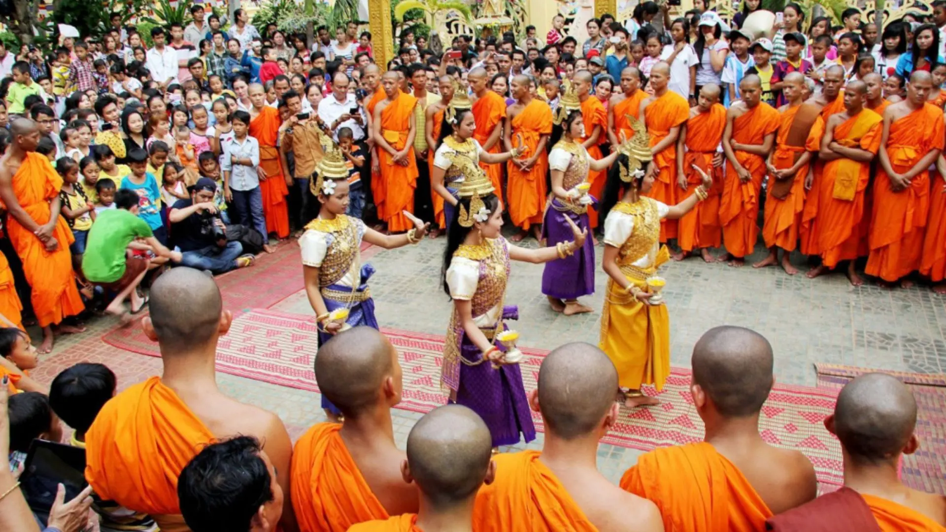 Chol Chnam Thmay – Tết cổ truyền rộn ràng của người Khmer tại Sóc Trăng.