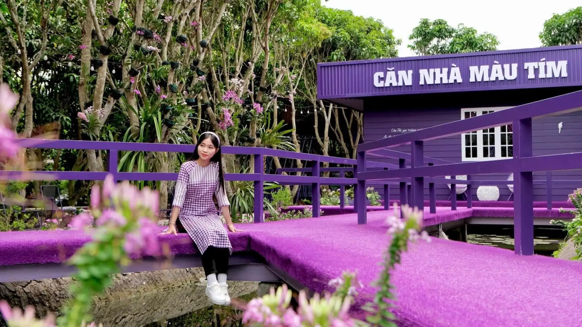 đối với chủ nhân căn nhà màu tím đây là màu sắc của sự chung thuỷ