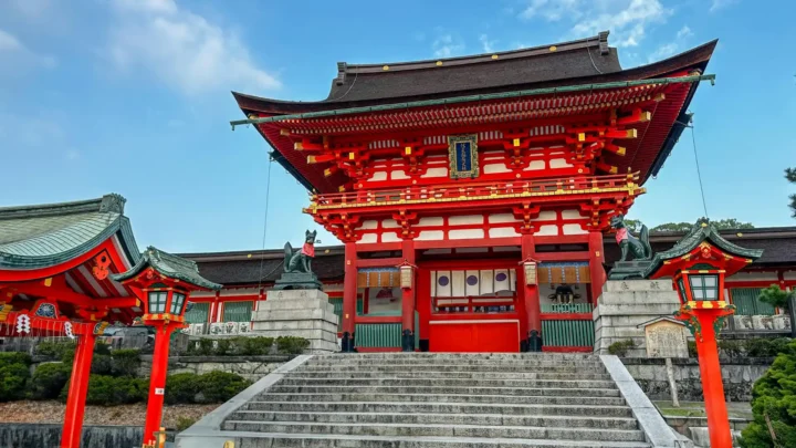 Tham quan chùa Asakusa linh thiêng trong tour Nhật Bản mùa thu