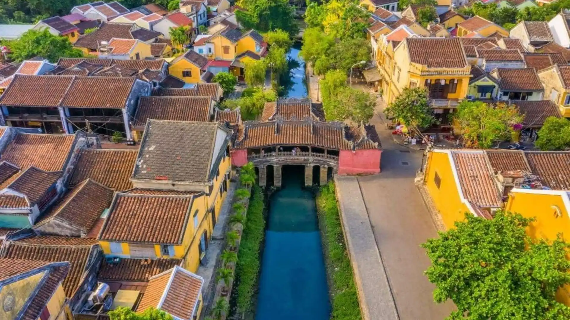 Chùa Cầu Nhật Bản nhìn từ trên cao