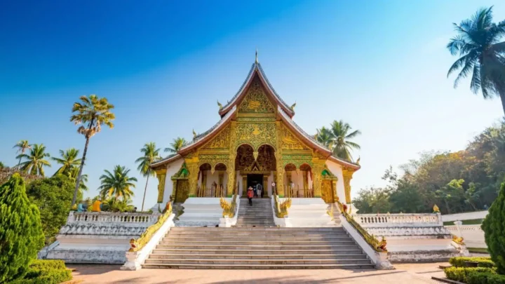 Chùa Chomphet trên đỉnh Phousi và Bảo tàng Quốc gia Luông Prabang