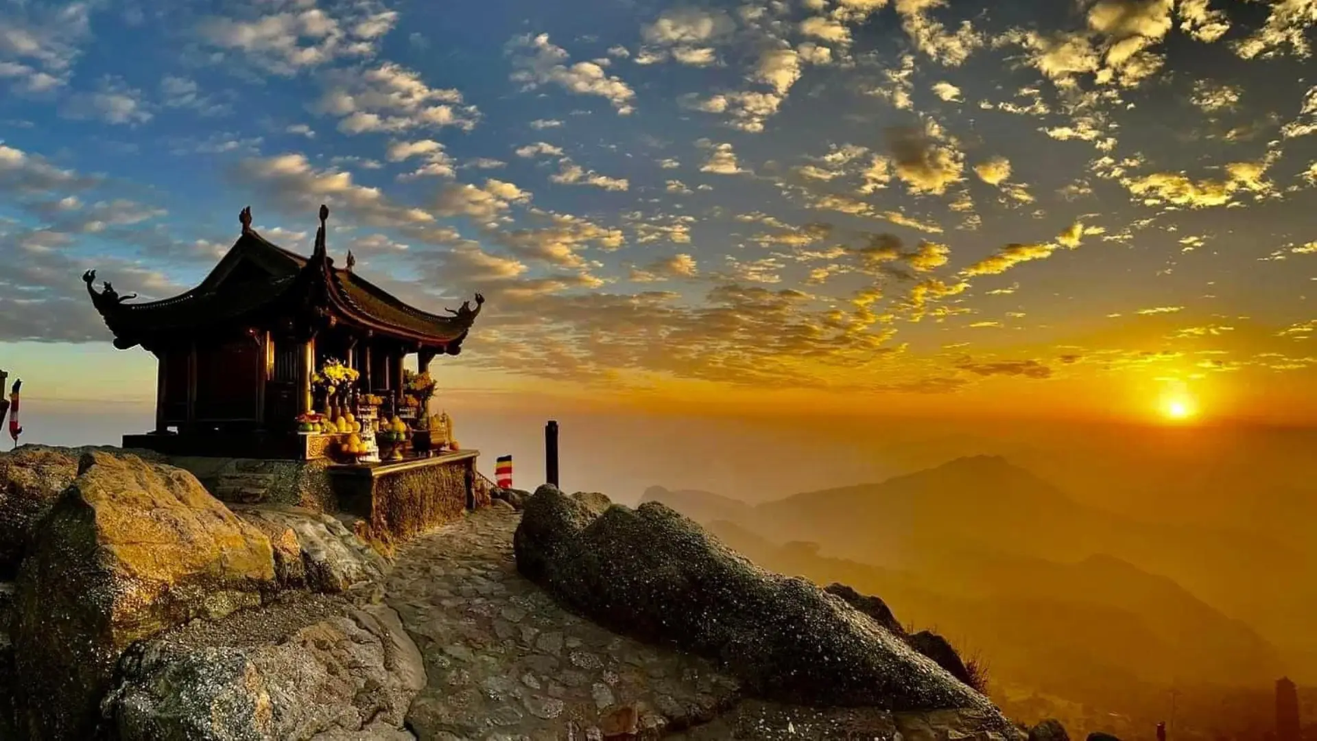 Chùa Đồng Yên Tử cao 1.068m