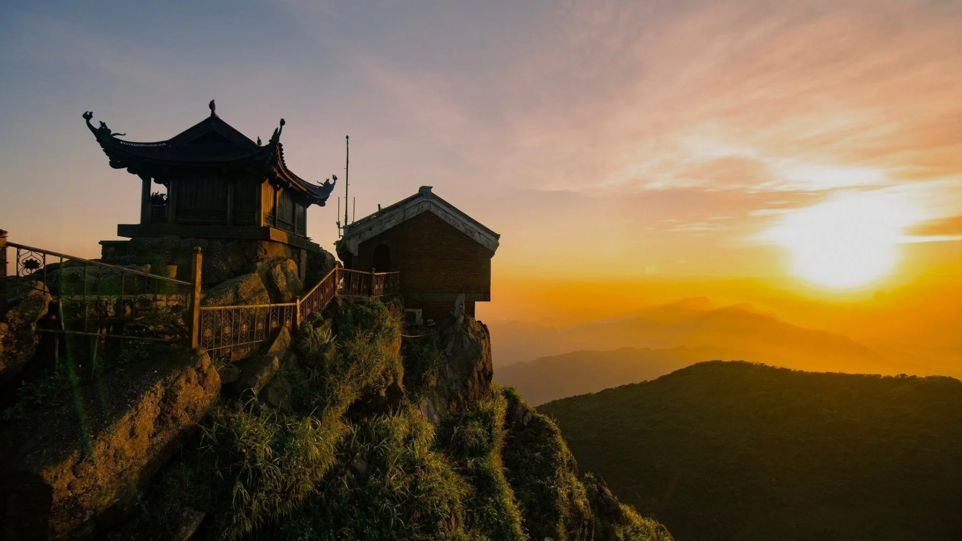 Chùa Đồng xây dựng vào thế kỷ XVII dưới sự phát tâm của Quý phi nhà chúa Trịnh