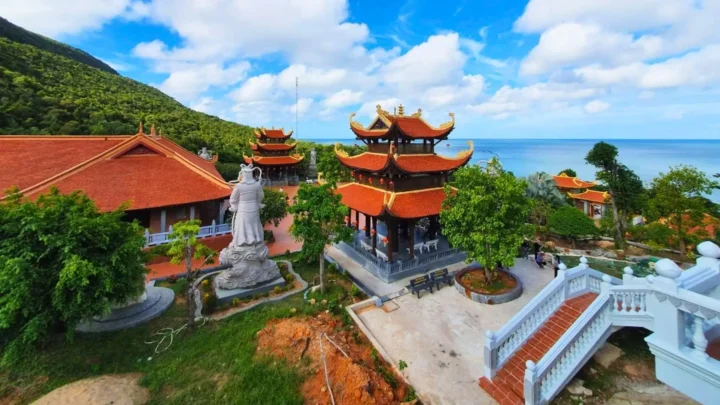 Chùa Hộ Quốc - ngôi chùa linh thiêng hướng biển