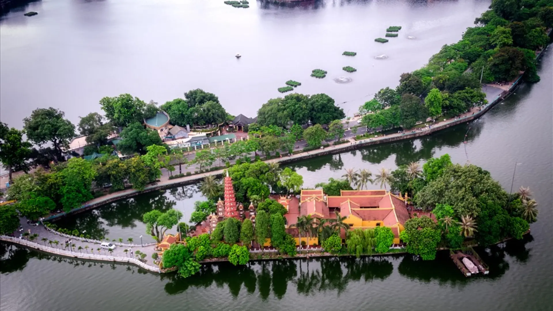 Toàn cảnh chàu Trấn Quốc khi nhìn từ trên cao