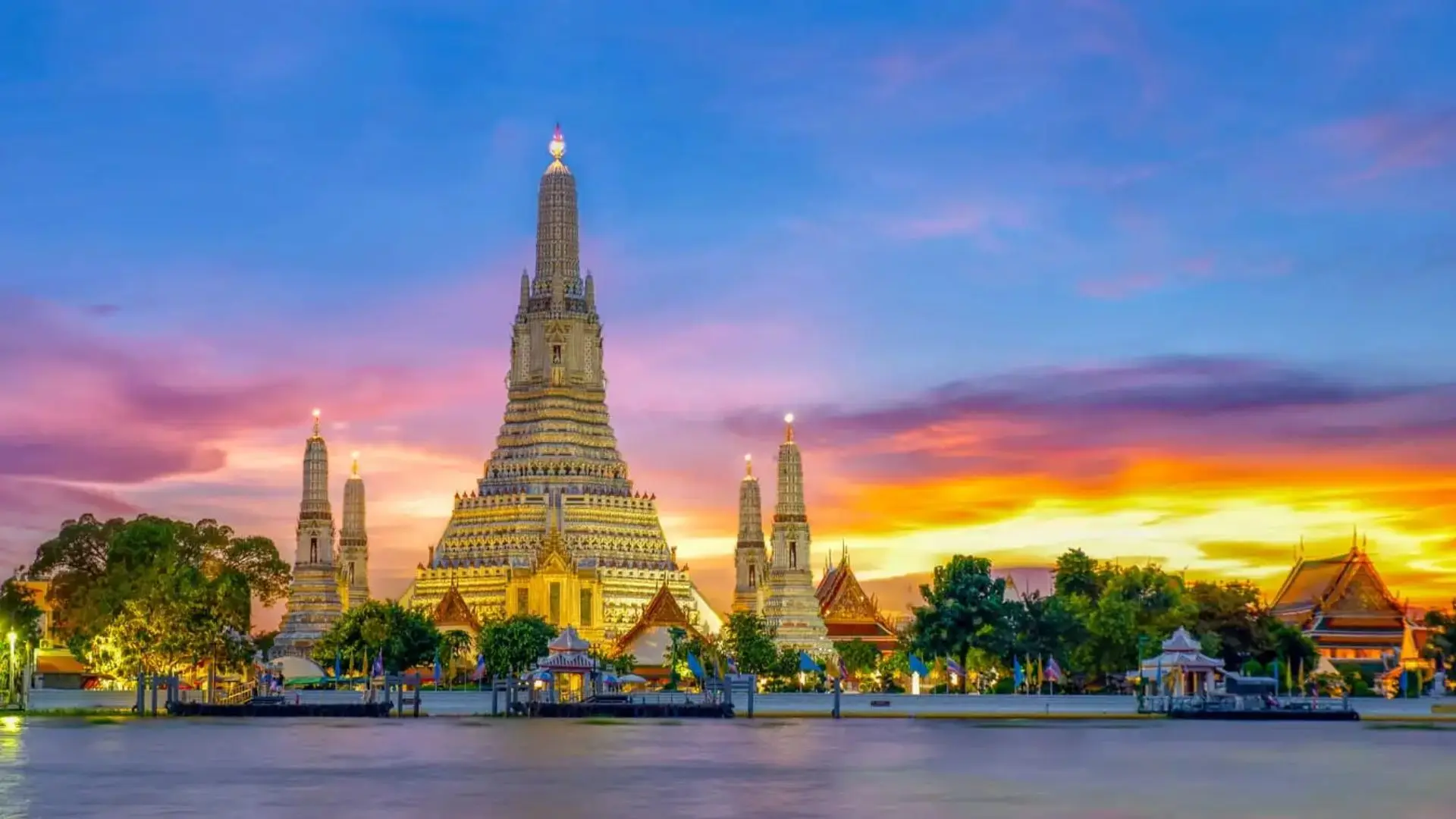 Wat Arun là một trong những ngôi chùa cổ kính nhất của Bangkok.