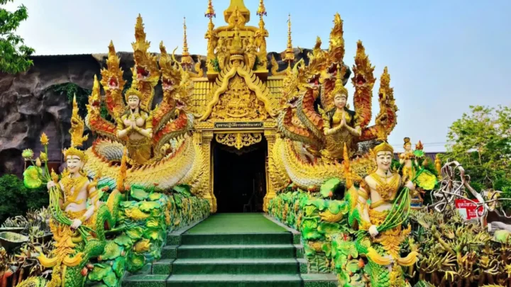 Chùa Wat Maniwong – địa điểm tâm linh trong tour du lịch Thái Lan Bangkok Pattaya