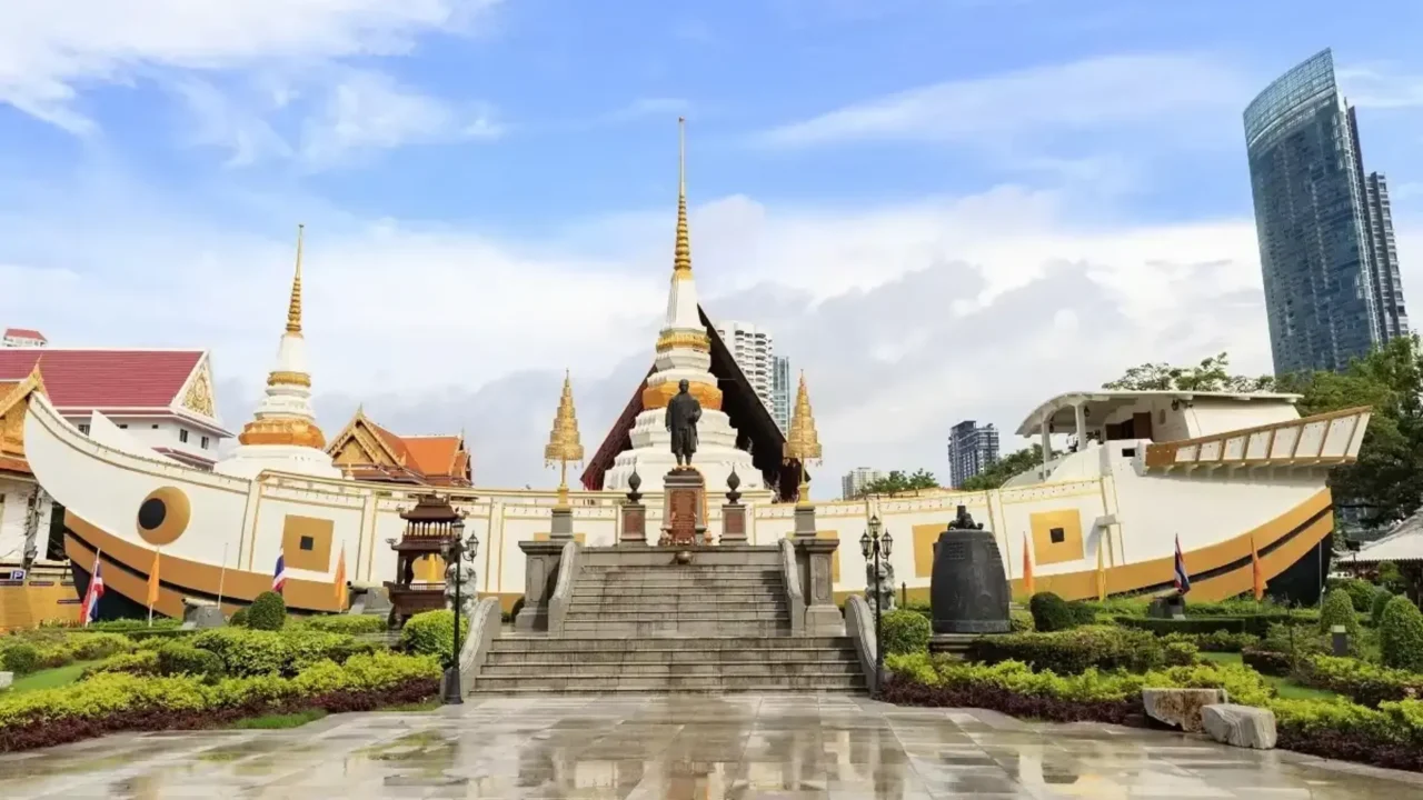 Chùa Wat Yan Nawa (Chùa Thuyền) – điểm tâm linh trong Bangkok Pattaya tour