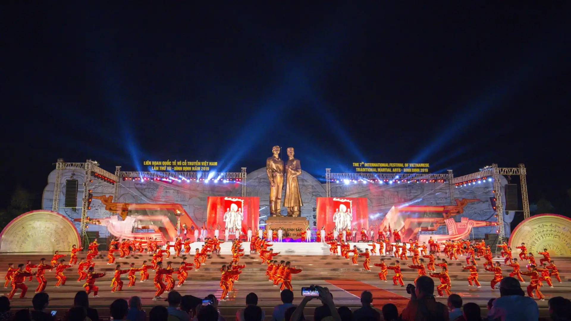 Chường trình lễ hội diễn ra tại Quảng trường Quy Nhơn