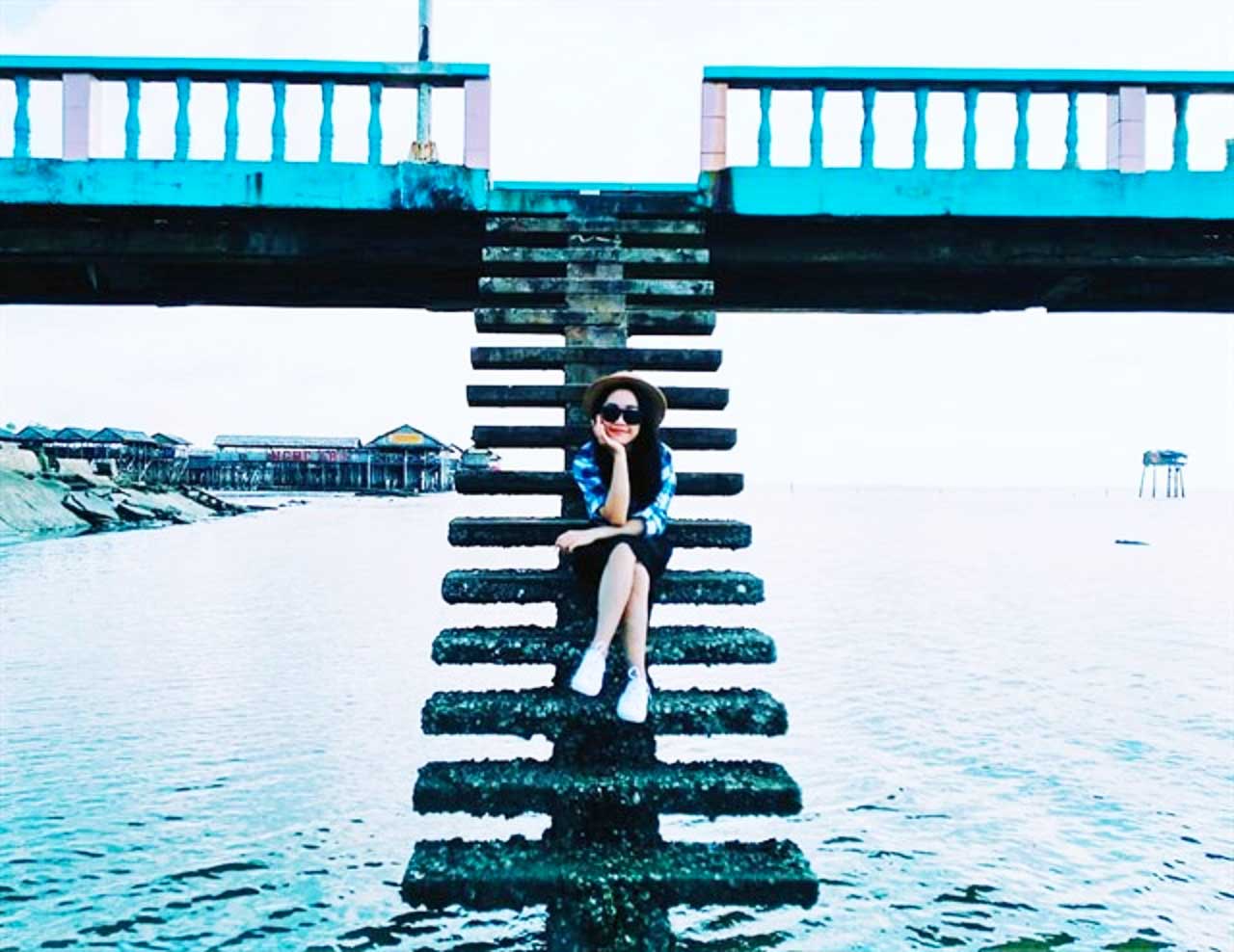 Chụp ảnh độc đáo tại cầu tàu biển Tân Thành