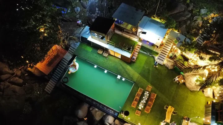 Toàn cảnh Green Island Ecolodge nhìn từ trên cao, khu nghỉ dưỡng sinh thái trong combo du lịch Hòn Tre.