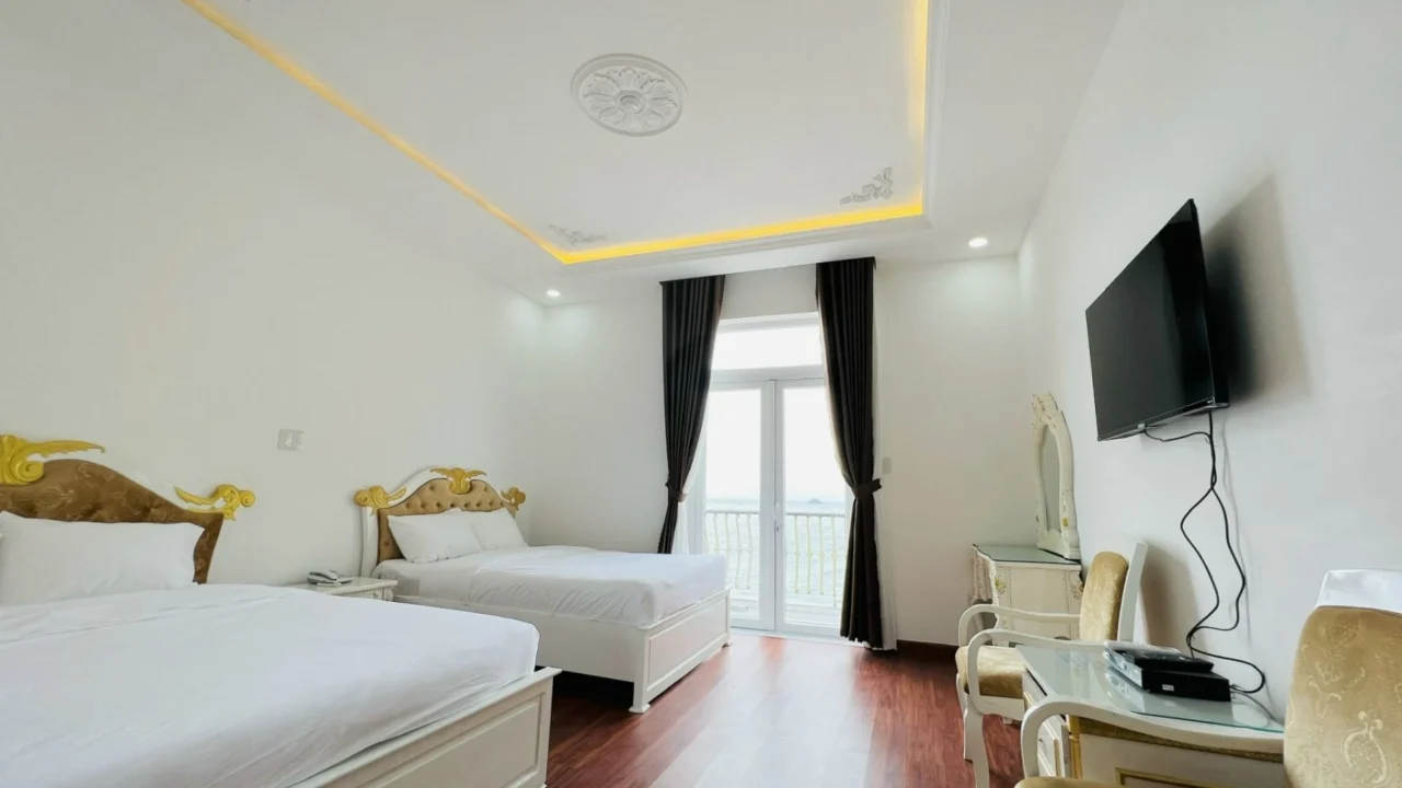 Bên trong phòng nghỉ sang trọng, ấm cúng của Nam Du Palace Resort trong gói combo du lịch Nam Du.