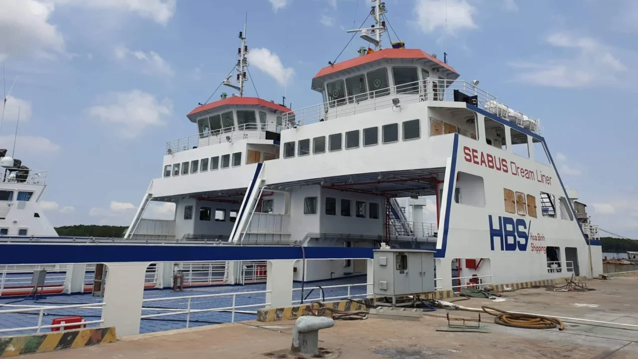 Tàu cao tốc Hòa Bình Shipping, lựa chọn di chuyển chất lượng cao đến Nam Du trong combo của Nụ Cười Mê Kông.