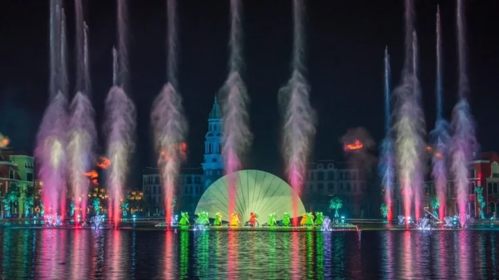 Show diễn thực cảnh Sắc màu Venice hoành tráng tại Grand World trong combo nghỉ dưỡng Phú Quốc.